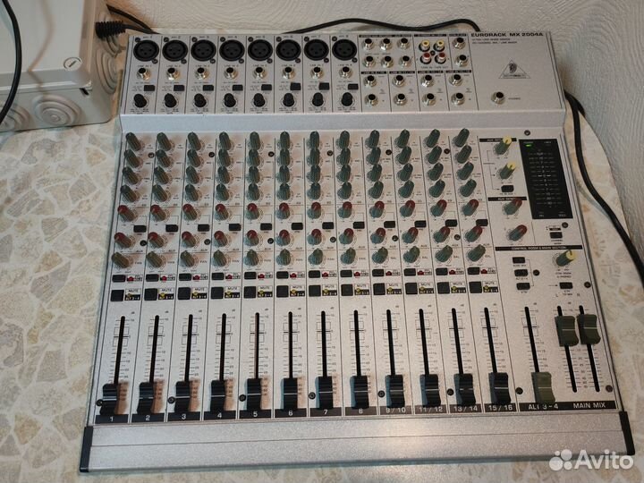 Behringer Eurorack MX2004A
