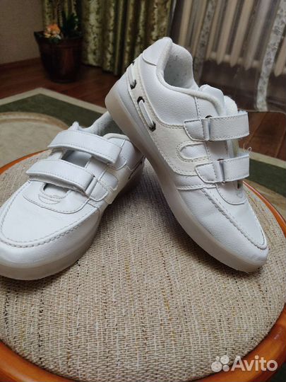 Кроссовки женские 37 размер
