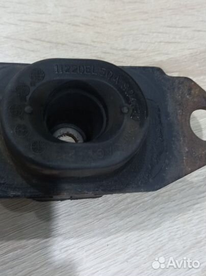 Опора двигателя на Nissan tiida