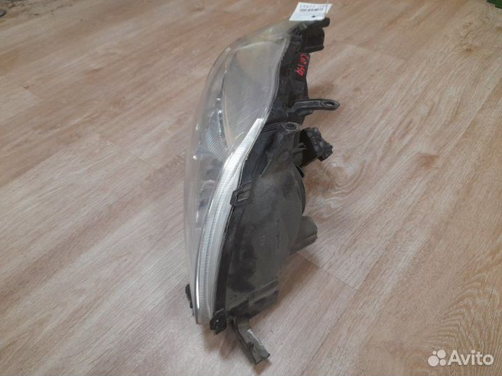 Фара галоген правая Toyota Corolla 150 2006-2009