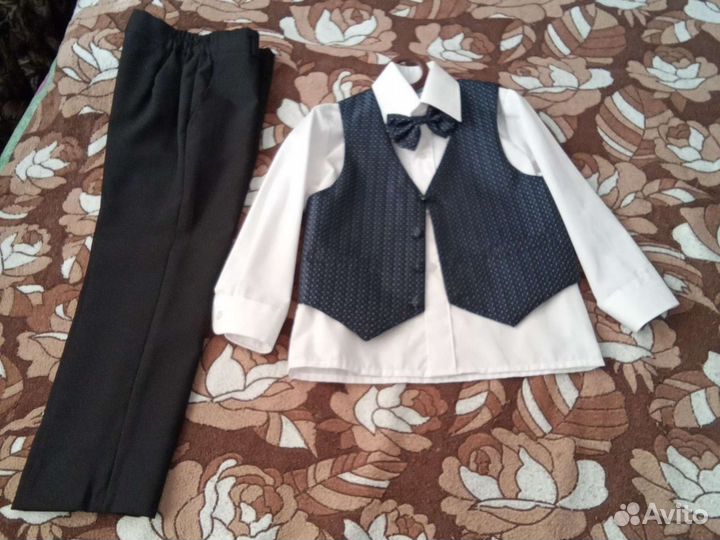 Костюм тройка