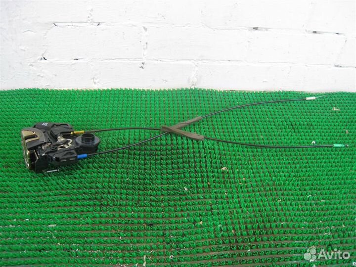 Замок двери задней левой Toyota Corolla Verso R1