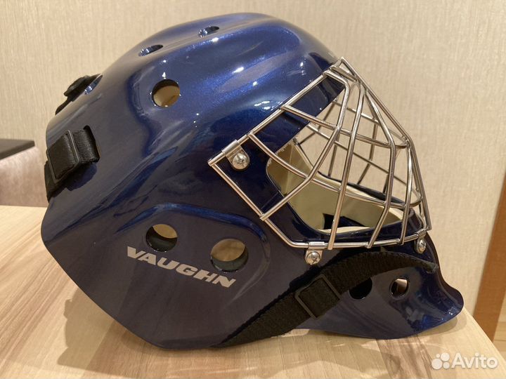 Вратарский хоккейный шлем Vaughn