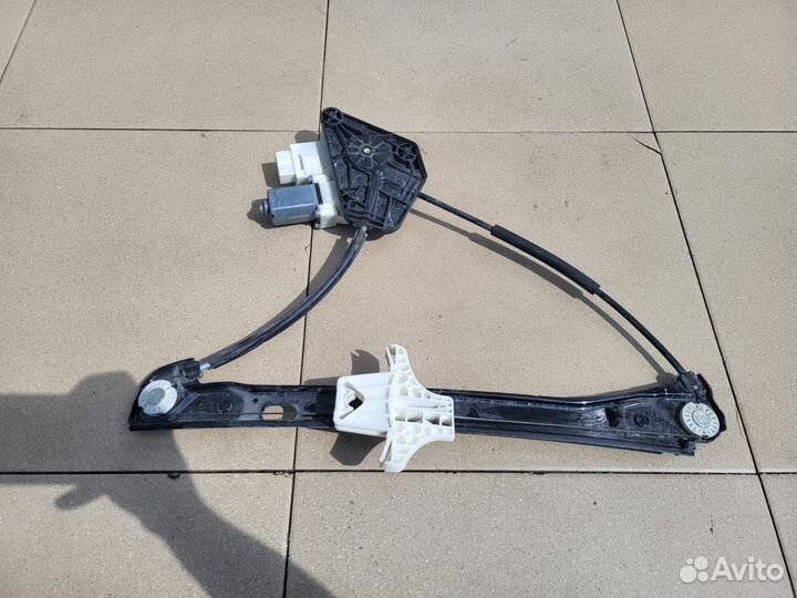 Стеклоподемник задний правый Skoda Rapid