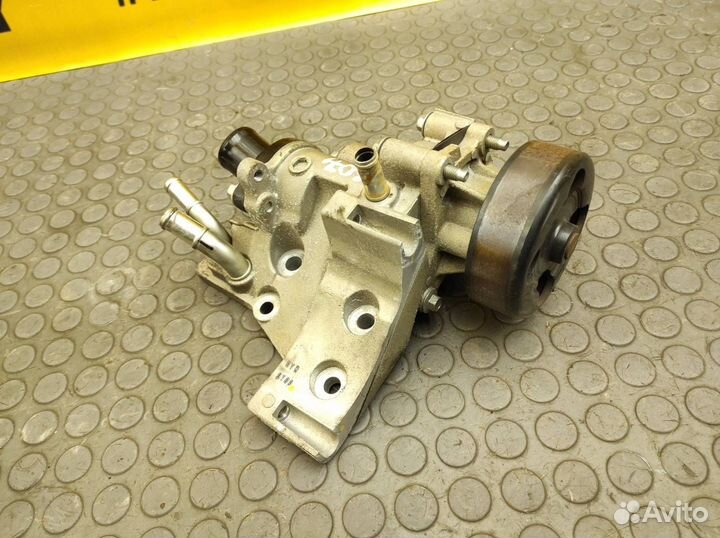 Помпа Renault Megane KZ0 M4R 2011