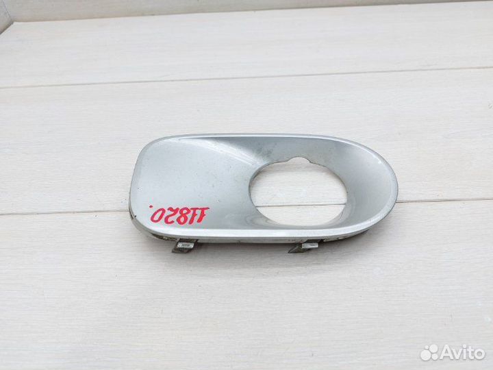 Накладка противотуманной фары передняя правая Bmw