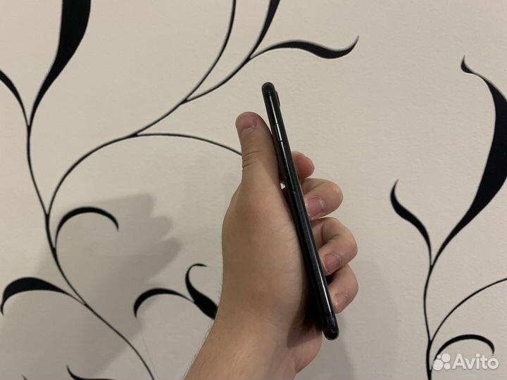 iPhone SE, 128 ГБ
