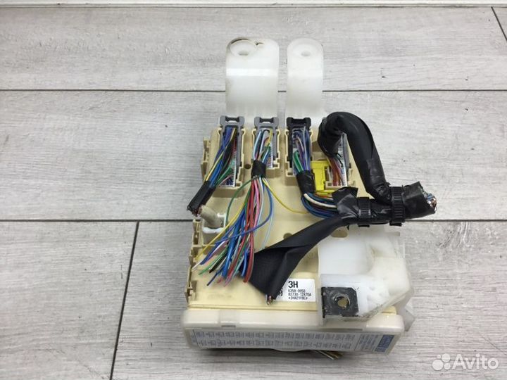 Блок реле Toyota Auris хэтчбек 2ZR-FXE 2013