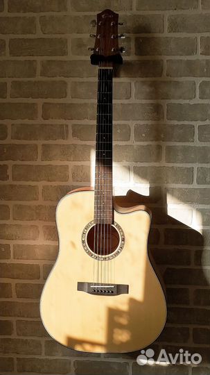 Акустическая гитара