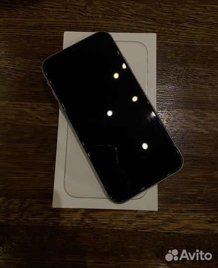Телефон iPhone 11