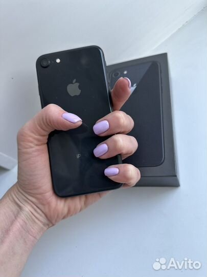 Телефон iPhone 8
