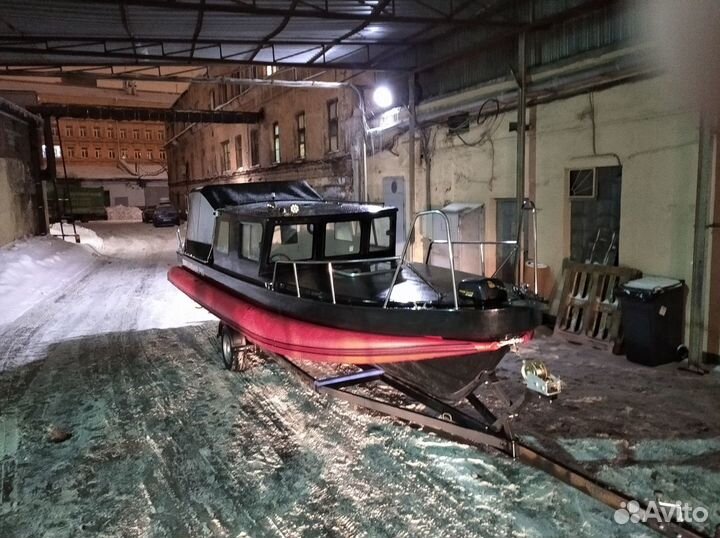 RIB с рубкой и спальником 8 м