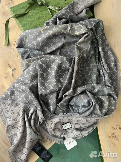 Женский платок Gucci серый