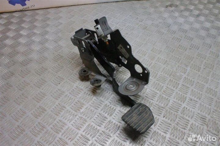 Педаль тормоза Renault Fluence 1.6 K4MW839 106