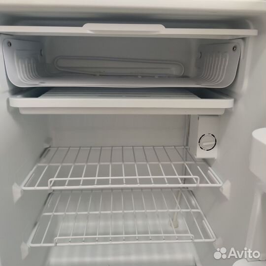 Холодильник бу маленький Hi