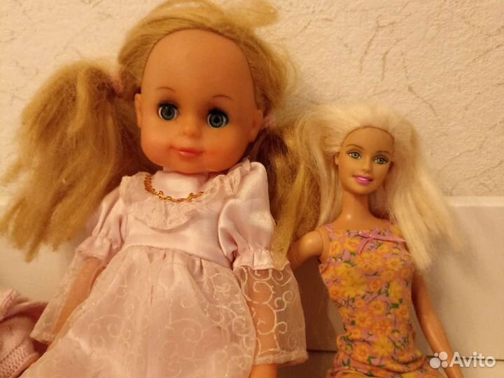Кукла Барби и кукла Таня