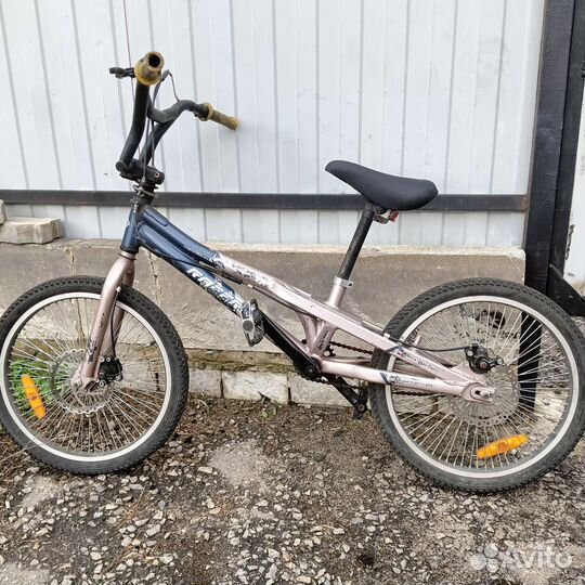 Трюковой велосипед BMX