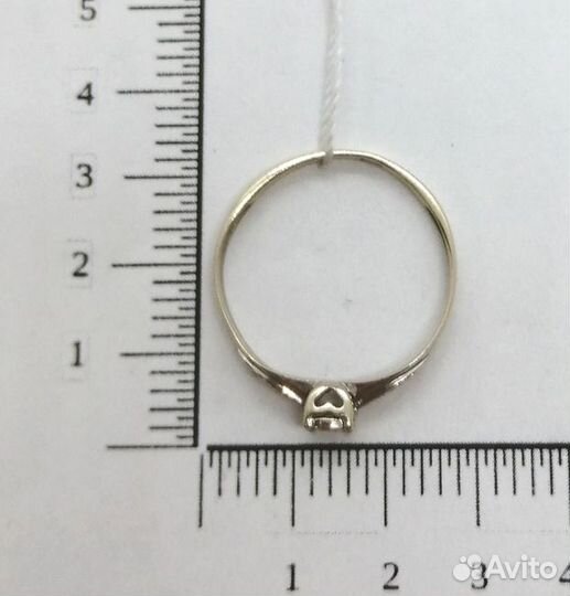 Кольцо с природным камнем Золото