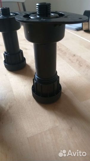 Регулируемые ножки для кухонного шкафа