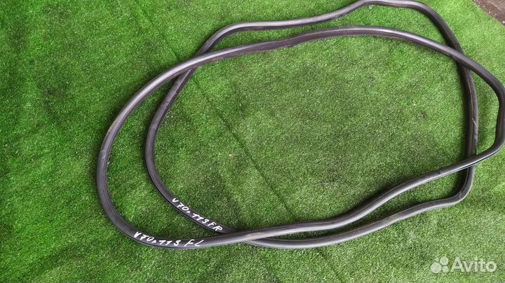 Уплотнение двери пара переднее Volvo V70 B5254T10