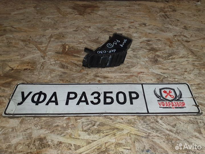 Дефлектор воздушный центральный Nissan Primera P12