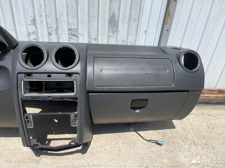 Панель (торпеда) рено логан 1