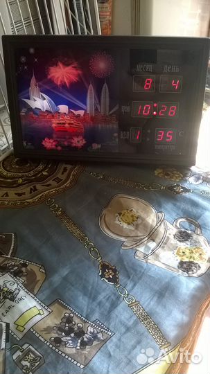Часы календарь термометр