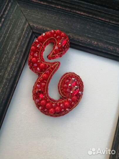 Брошь сердце, брошь буква