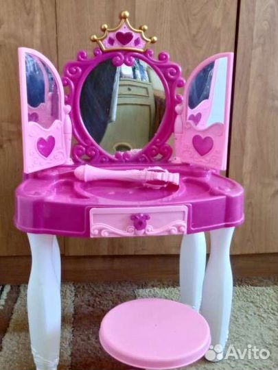 Детский туалетный столик с зеркалом