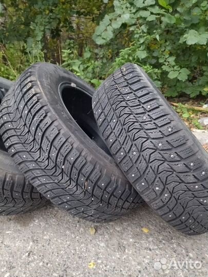 Michelin X-Ice North 3 215/65 R16