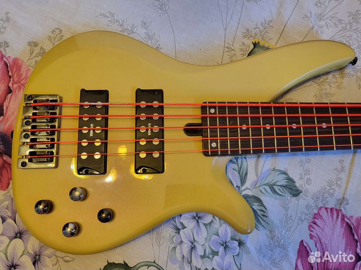 Активная 5-струнная бас-гитара Yamaha RBX-375