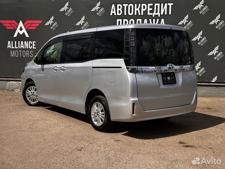 Toyota Voxy 2.0 CVT, 2016, 186 102 км