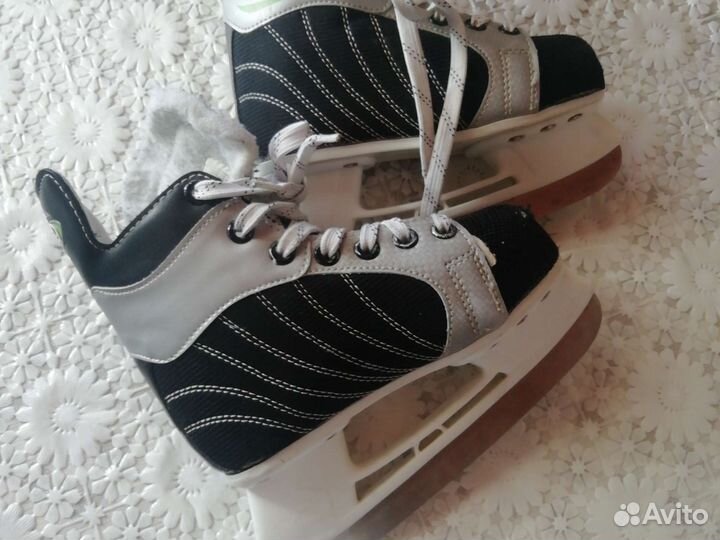 Коньки хокейные Larsen