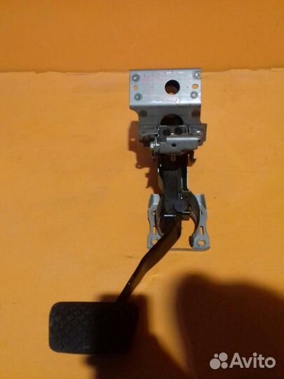 Педаль тормоза на Mazda 6 GG