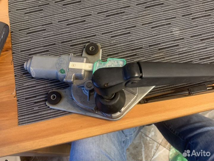 Мотор заднего стеклоотчистителя Mitsubishi