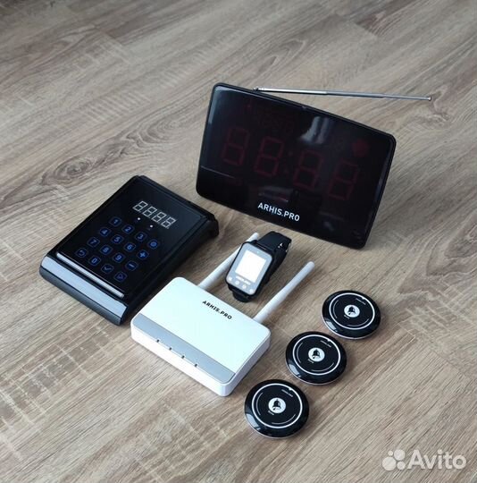 Кнопка вызова официанта в комллекте с часами табло