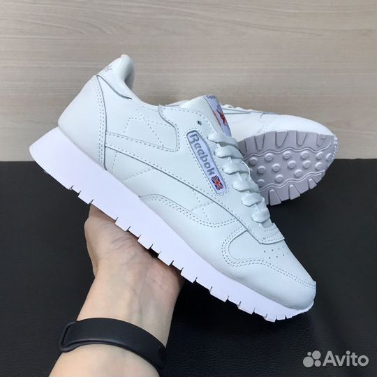 Кроссовки Reebok Classic белые женские