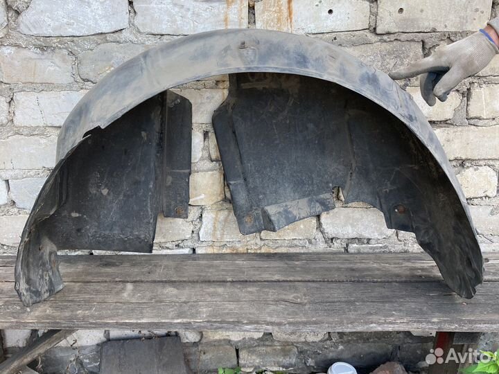 Задний правый подкрылок фольксваген гольф 4