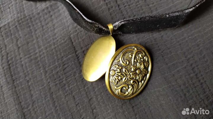 Колье медальон с секретом
