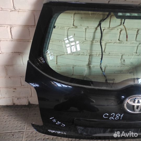 Крышка багажника черная Toyota Auris e150