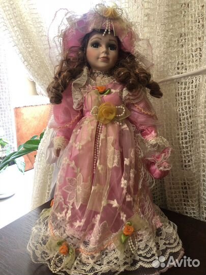 Кукла фарфоровая коллекционная