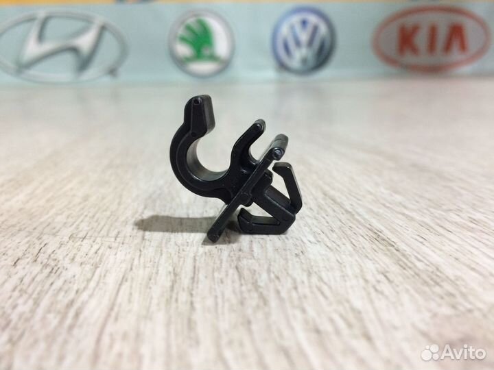 Крючок штанги капота Accent Verna Carens Pican