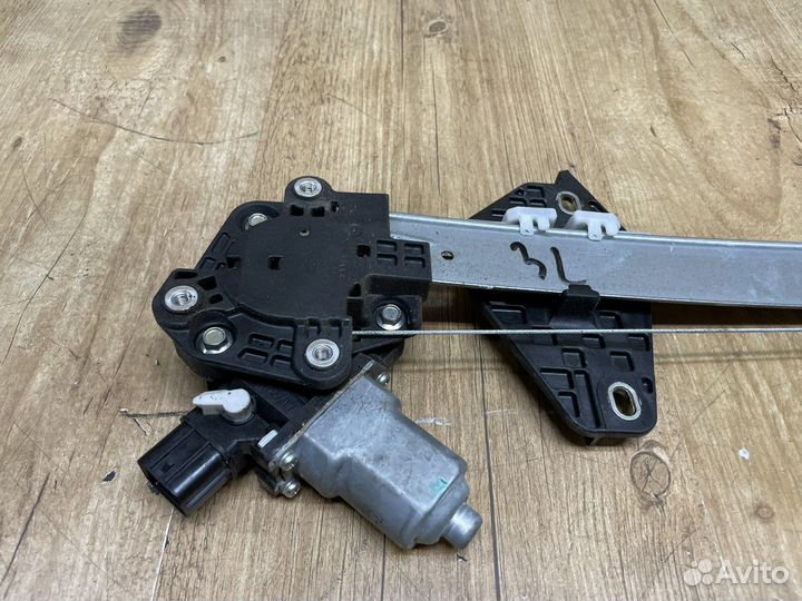 Стеклоподъемник задний левый Honda Civic 8 4D