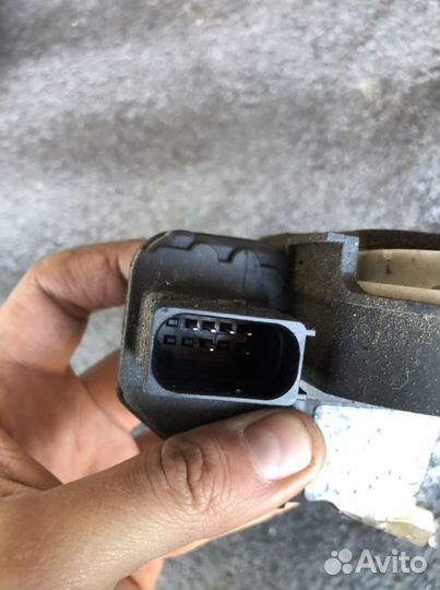 Замок передний правый Opel Astra J gtc 2010-2017