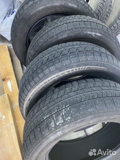 Bridgestone Blizzak VRX 215/60 R17