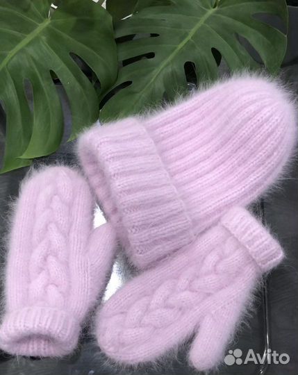 Шапка и варежки комплект