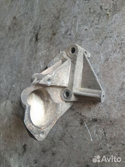 Кронштейн гидроусилителя Opel Vectra B