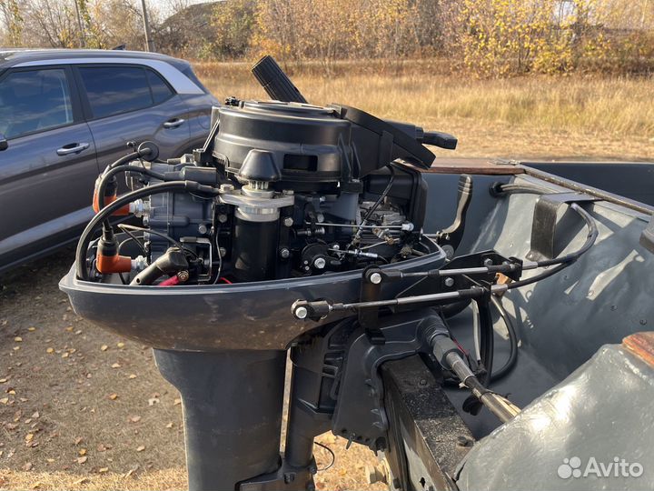 Лодка с мотором и прицепом