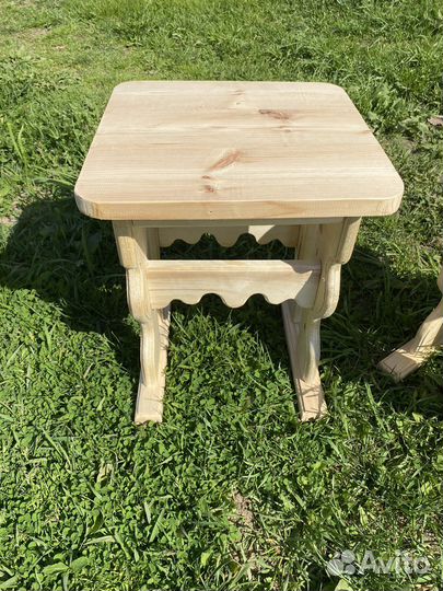 Табурет деревянный