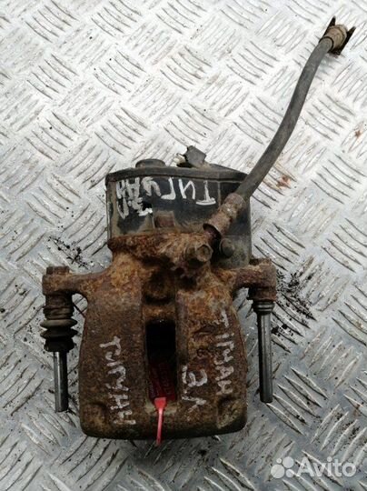 Суппорт задний левый Volkswagen Tiguan 5N1 1.4